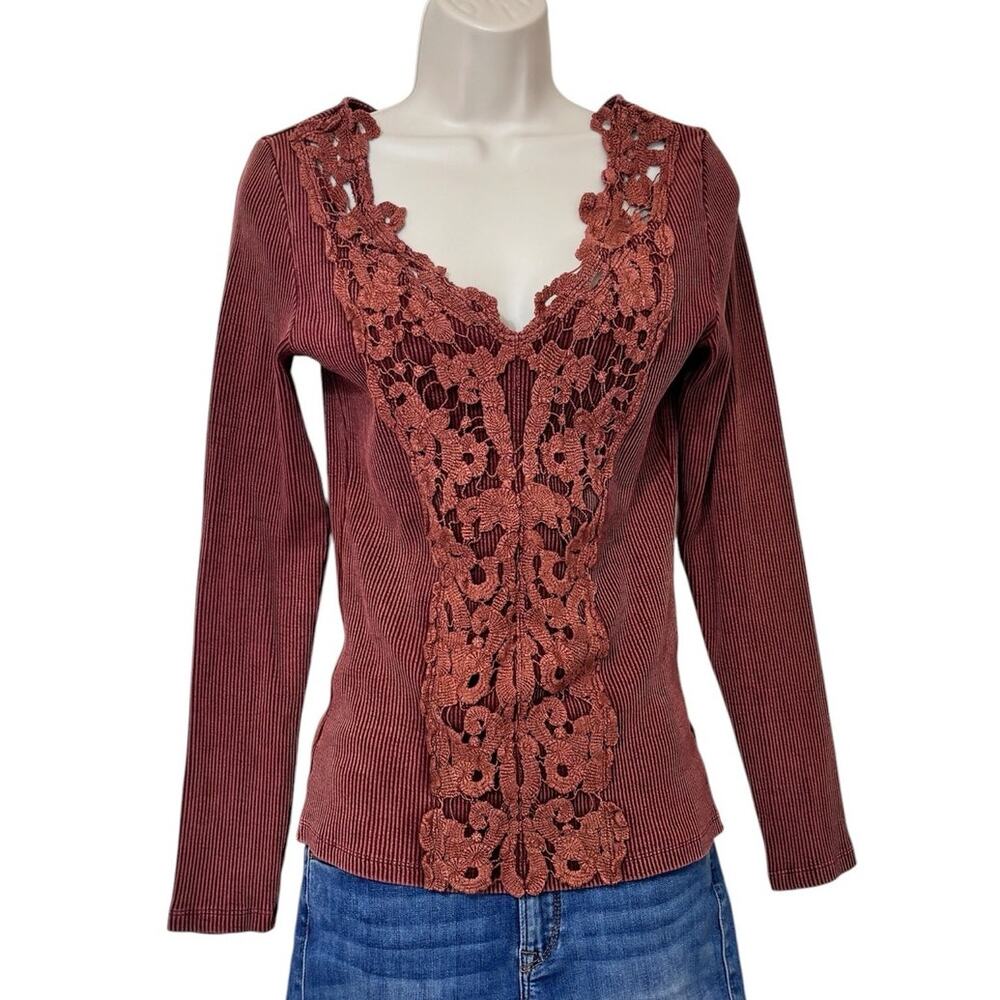 Gimmicks by BKE Rust V-Neck Lace Trim Ribbed Long Sleeve Top Size Medium